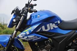 Suzuki Gixxer 250 Front Right Three Quarter