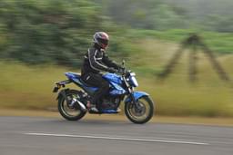 Suzuki Gixxer 250 Front Right Three Quarter