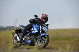 Suzuki Gixxer 250 Front Right Three Quarter