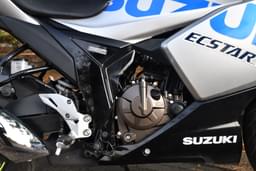 Suzuki Gixxer Sf 250 Front Right Three Quarter