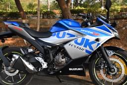 Suzuki Gixxer Sf 250 Front Right Three Quarter