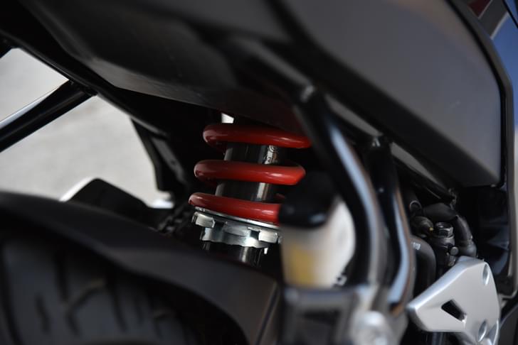 Suzuki Gixxer Sf Color Red