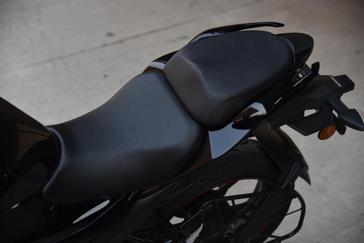 Suzuki Gixxer Sf Color Black