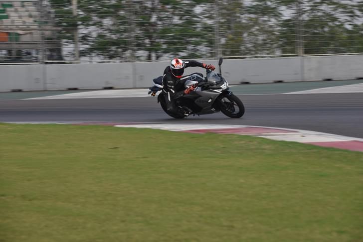 Suzuki Gixxer Sf Color Black