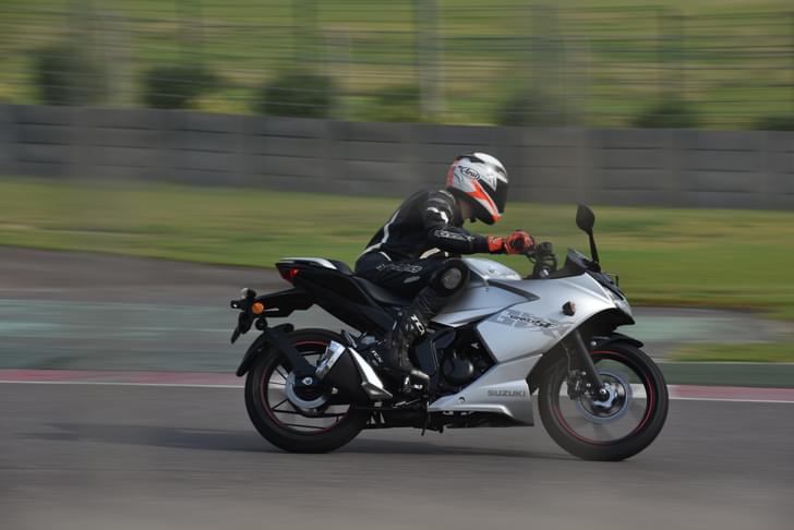 Suzuki Gixxer Sf Color Silver