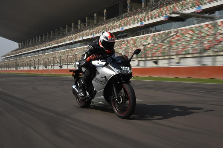 Suzuki Gixxer Sf Front View