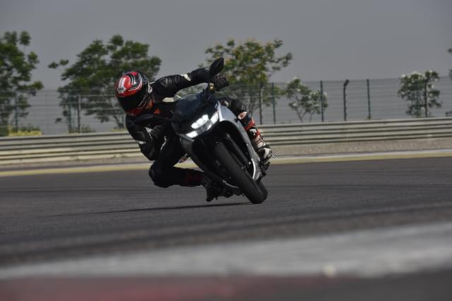 Front Left Three Quarter Image - 27829