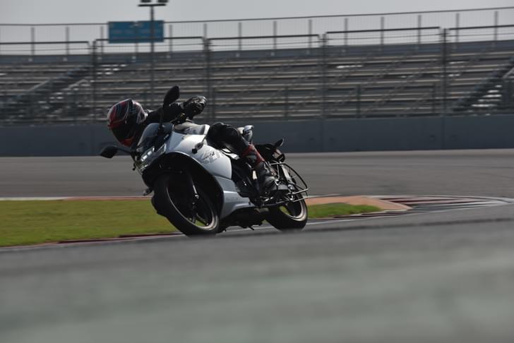 Suzuki Gixxer Sf Front Right Three Quarter