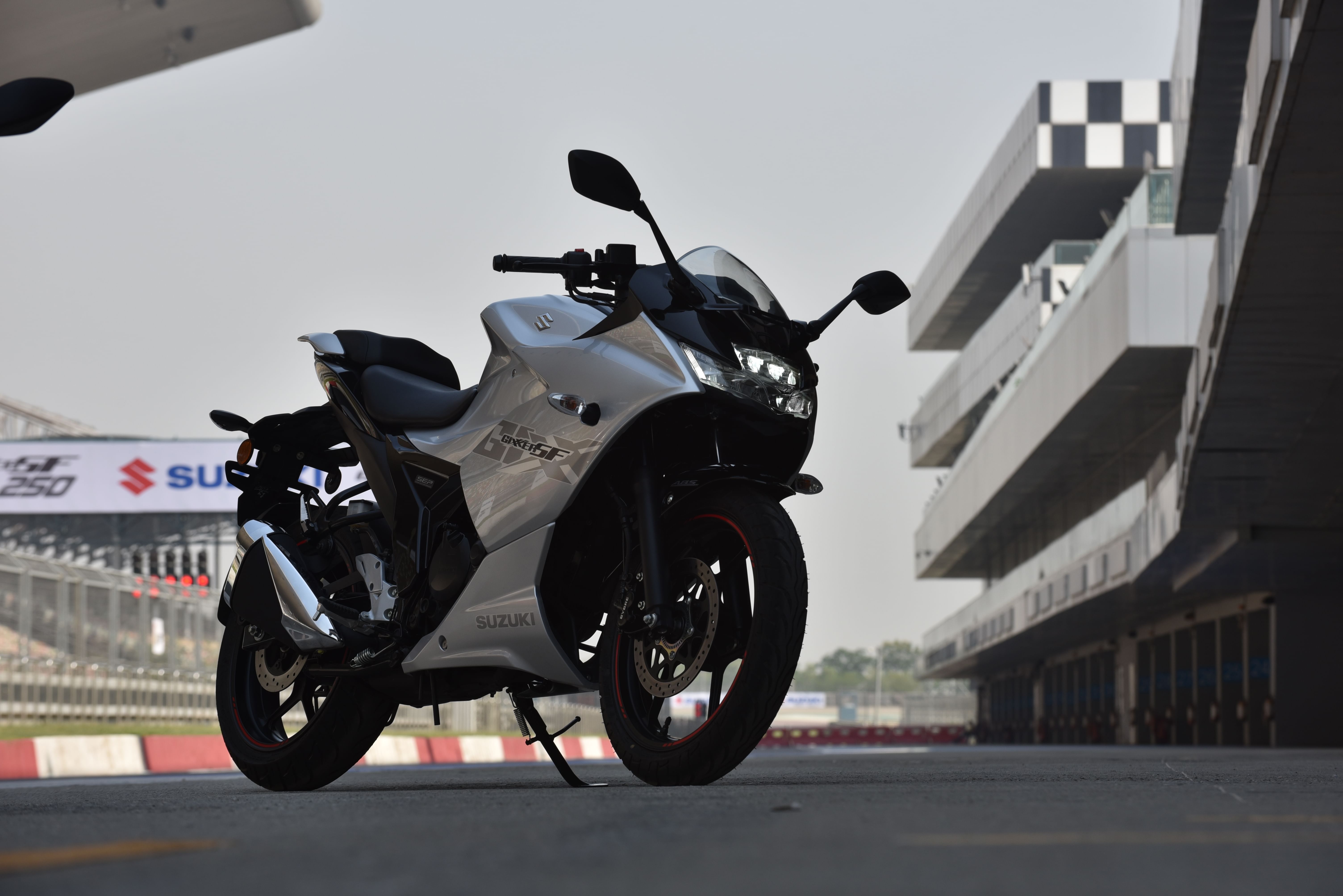 Suzuki Gixxer SF Price, Images, Features, Mileage, Colours & Reviews |  Autocar India