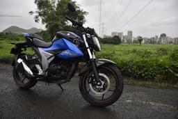 Suzuki Gixxer Front Right Three Quarter