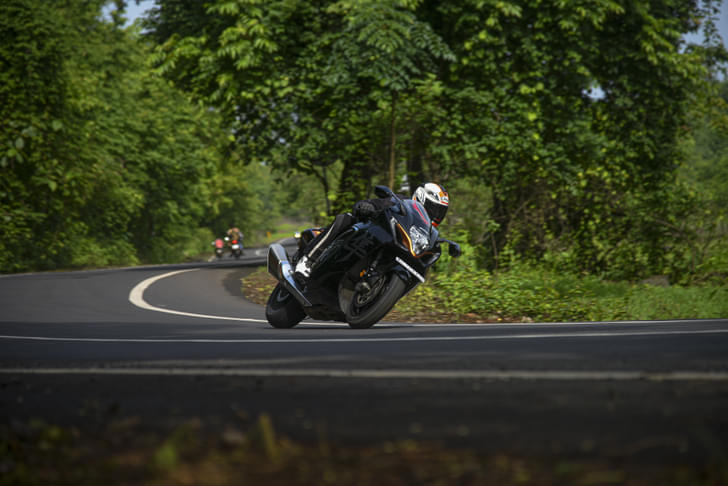 Suzuki Hayabusa Front Left Three Quarter