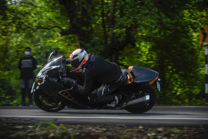Suzuki Hayabusa Front Left Three Quarter
