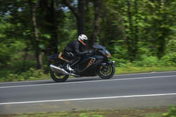 Suzuki Hayabusa Front Right Three Quarter