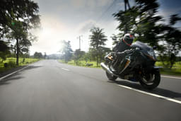 Suzuki Hayabusa Front Left Three Quarter