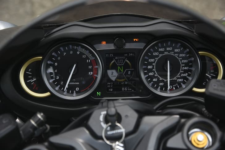 Suzuki Hayabusa Color Black, Gold