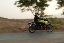 Suzuki V Strom 800de Front Right Three Quarter