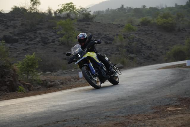 Front Right Three Quarter Image - 27694