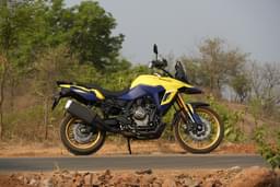Suzuki V Strom 800de Front Right Three Quarter