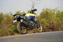 Suzuki V Strom 800de Color Yellow