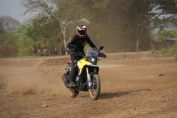 Suzuki V Strom 800de Front Left Three Quarter