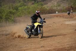 Suzuki V Strom 800de Front Left Three Quarter