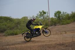 Suzuki V Strom 800de Front Right Three Quarter