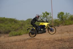 Suzuki V Strom 800de Front Left Three Quarter