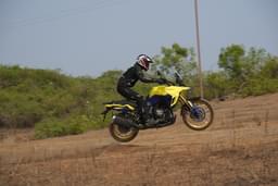 Suzuki V Strom 800de Front Left Three Quarter