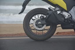 Suzuki V-Strom SX Color Yellow