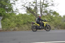 Suzuki V-Strom SX Color Yellow