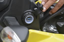 Suzuki V-Strom SX Color Yellow
