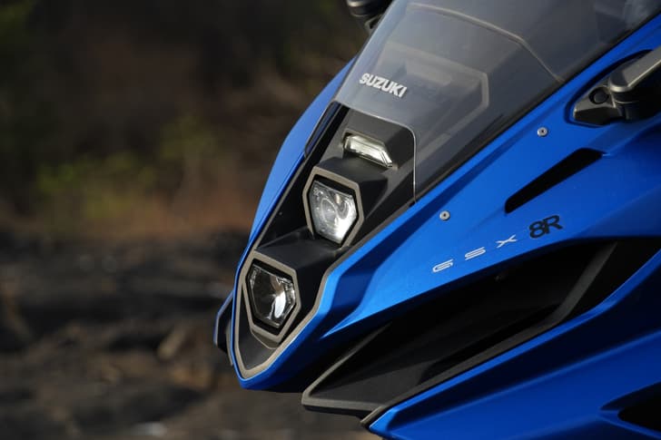 Suzuki Gsx 8r Headlights Bulb Type