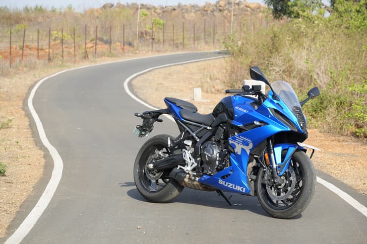 Suzuki Gsx 8r Left Side View
