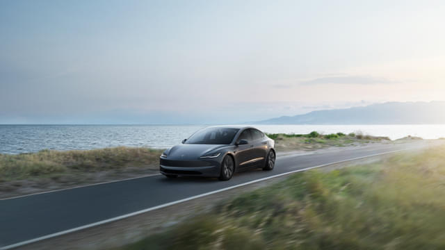 Front Right Three Quarter Image - 17748