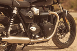Triumph Bonneville T100 Front Right Three Quarter Triumph Bonneville T100 Front Right Three Quarter