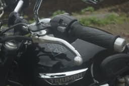 Triumph Bonneville T120 Color Black
