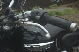 Triumph Bonneville T120 Color Black