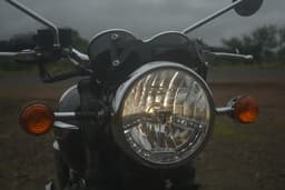 Triumph Bonneville T120 Front View