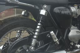 Triumph Bonneville T120 Color Black