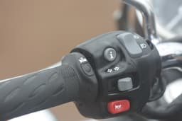 Triumph Bonneville T120 Color Black