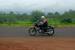 Triumph Bonneville T120 Color Black