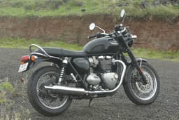 Triumph Bonneville T120 Rear Right Three Quarter