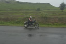 Triumph Bonneville T120 Front Right Three Quarter