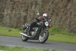 Triumph Bonneville T120 Front Right Three Quarter