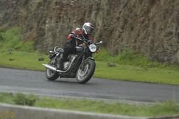 Triumph Bonneville T120 Front Left Three Quarter