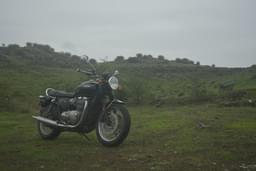 Triumph Bonneville T120 Front Right Three Quarter