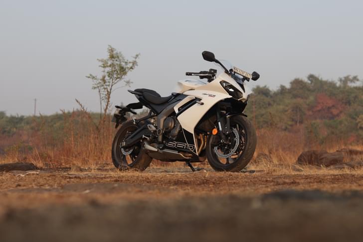 Triumph Daytona 660 Images