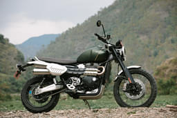 Triumph Scrambler 1200 Front Right Three Quarter