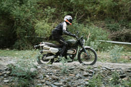 Triumph Scrambler 1200 Front Right Three Quarter