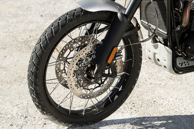 Color Black, Silver Image - 34290